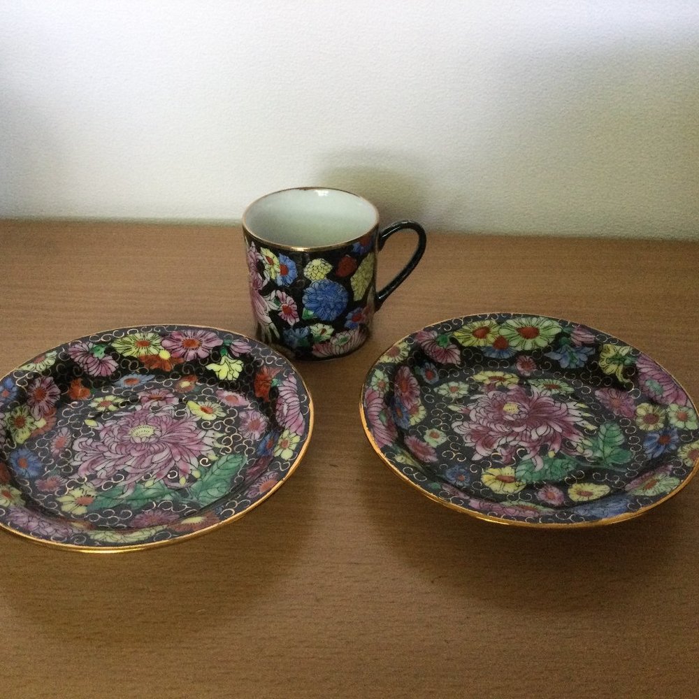 Vintage Chinese Canton hand painted mille fleur thousand flowers plates cup lot